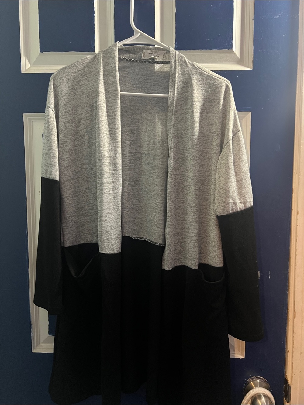 Women’s Open-Front Colorblock Cardigan in Gray and Black